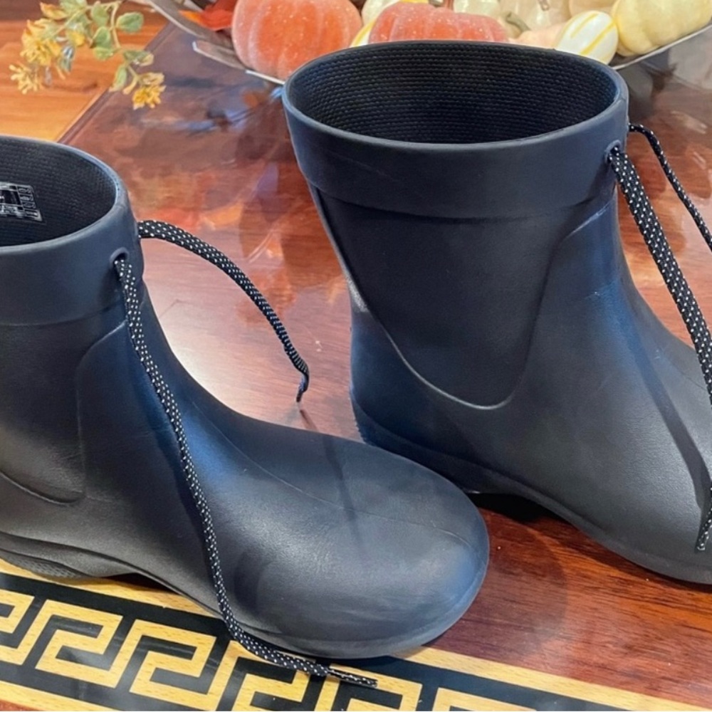 Crocs rain boots size W4 like NEW price firm - Picture 3 of 7